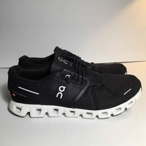 On Cloud running shoes 
Men’s size 10.5